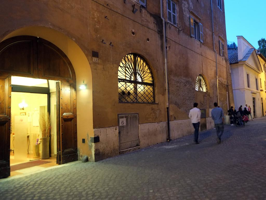 Casa Di Santa Francesca Romana A Ponte Rotto Exterior photo